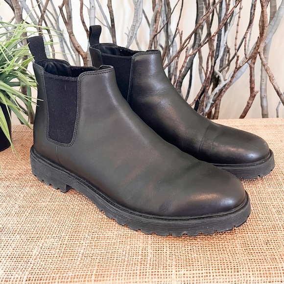 Vince Men’s Benner Black Leather Chelsea Boots Size 10 - Picture 1 of 11